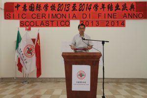 中意国际学校教导主任王福生博士宣读Veneto大区教育厅发来贺电